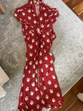 Women's Red Santa Print Pajama Set - Festive Sleepwear